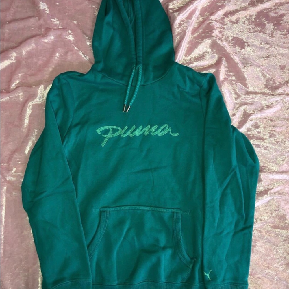 Puma sweatshirt NEVER WORN.